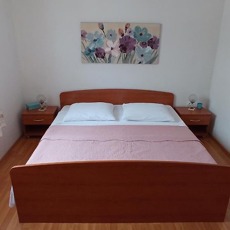 Apartment Viola Supetar Bagian luar foto