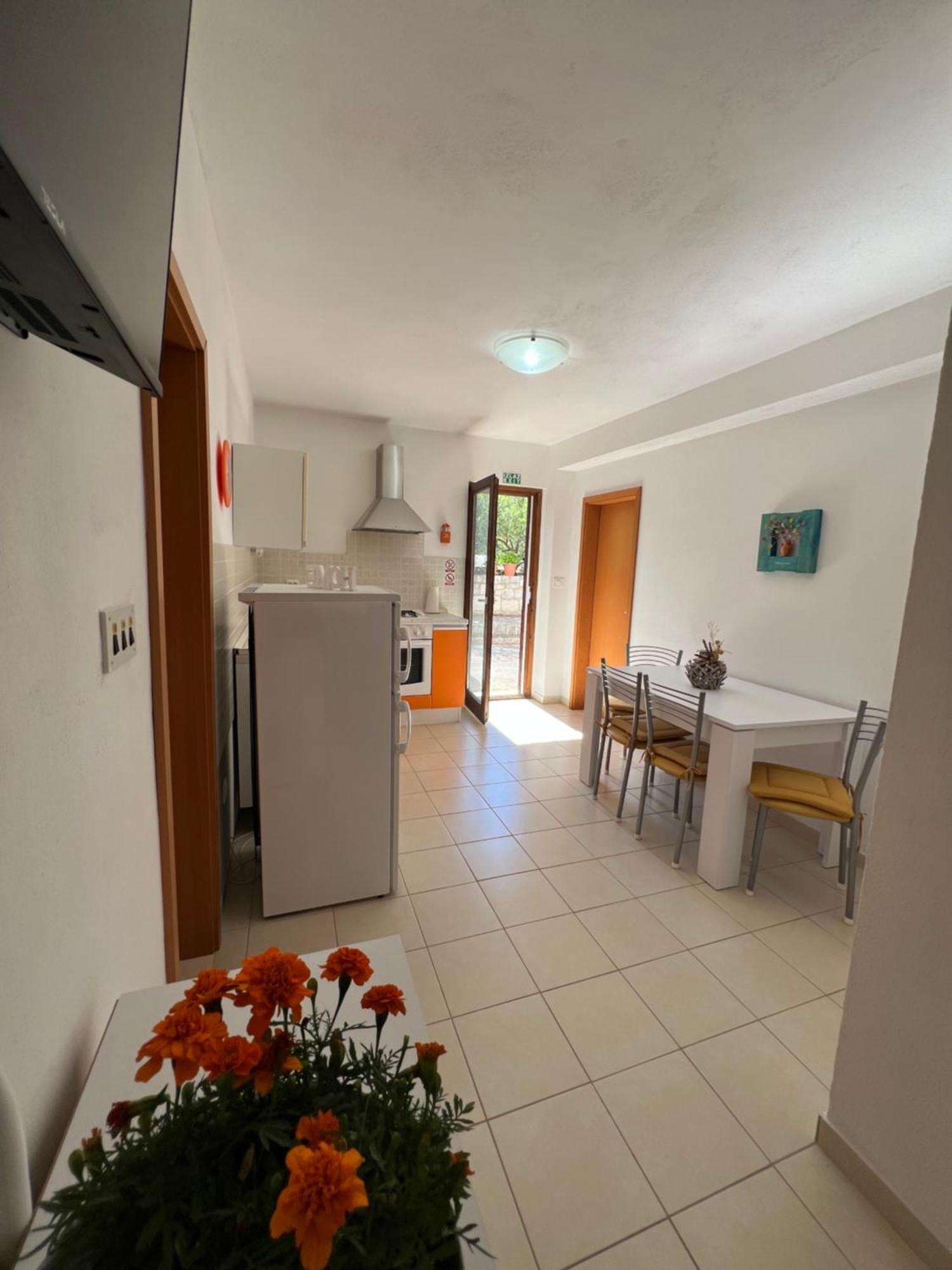 Apartment Viola Supetar Bagian luar foto