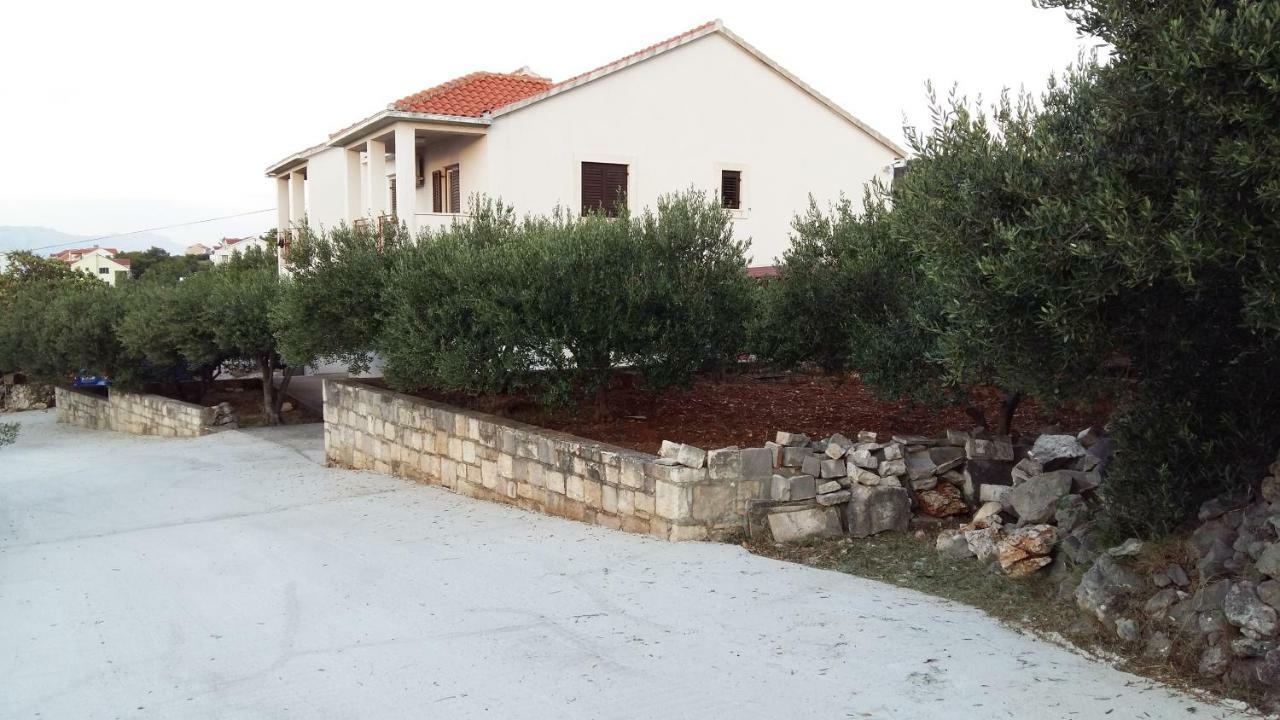 Apartment Viola Supetar Bagian luar foto